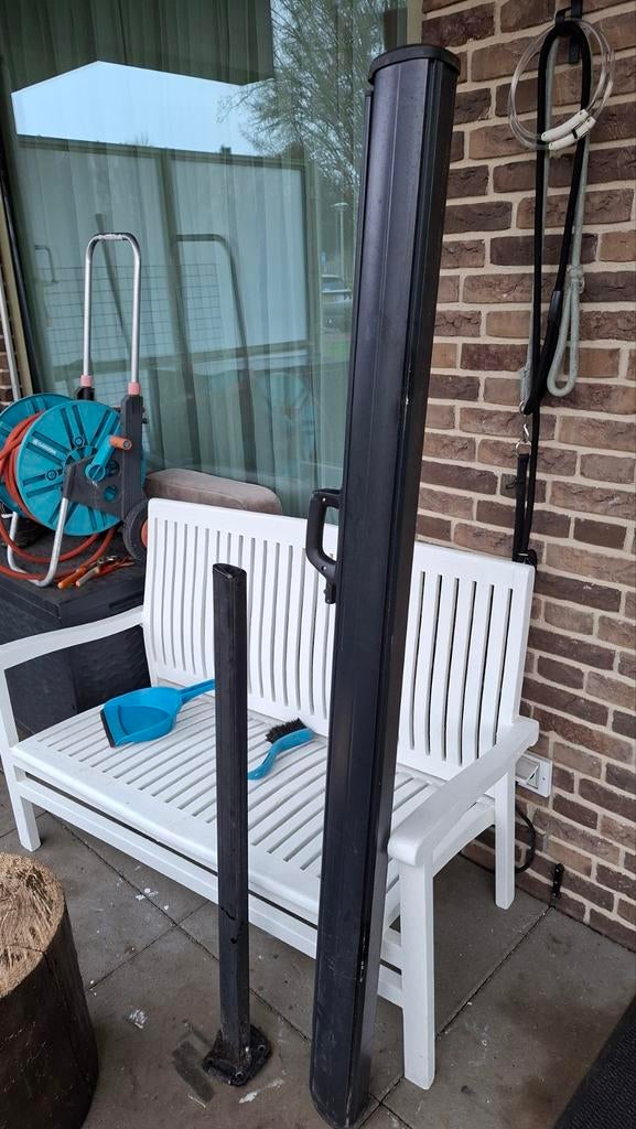 Zwart uitvalscherm met muurbevestiging, Tuin en Terras, Zonneschermen, Ophalen, Gebruikt, Minder dan 250 cm, 150 tot 300 cm