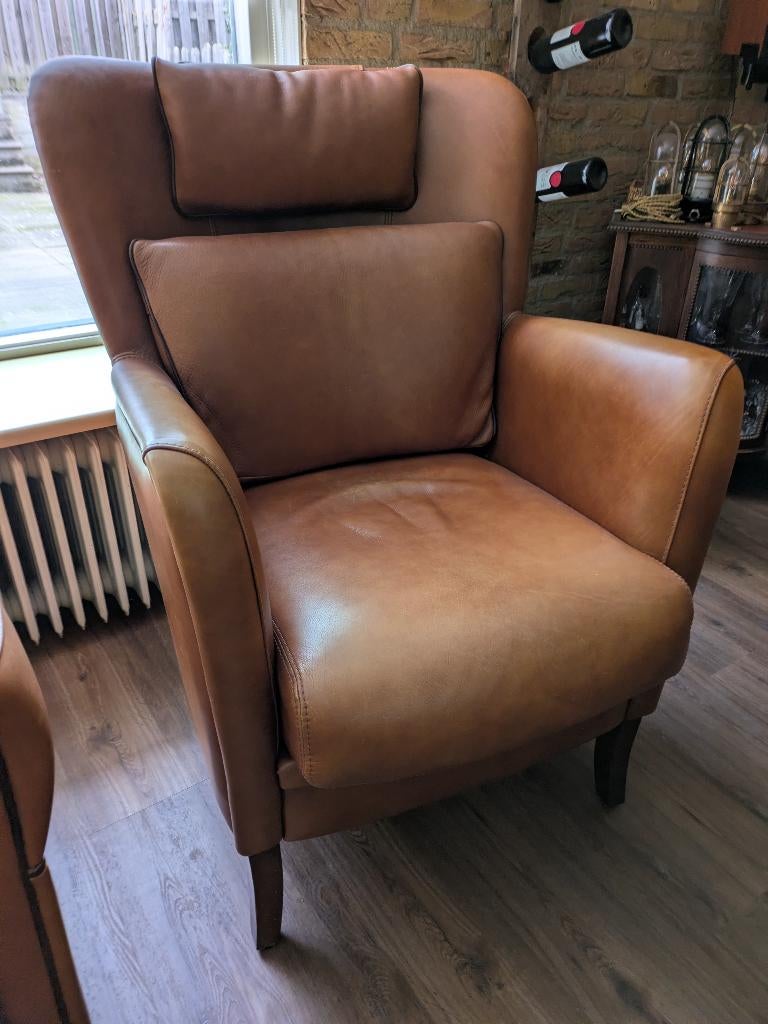 2 lederen fauteuils + 1 lederen voetenbank, Ophalen, Vintage lederen clubstoel (bruin), Gebruikt, 75 tot 100 cm
