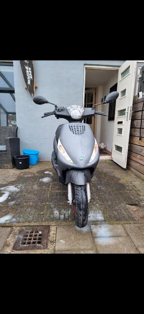 Piaggio zip, Fietsen en Brommers, Scooters | Piaggio, Zo goed als nieuw, Zip, Maximaal 45 km/u, Benzine, Ophalen