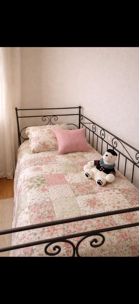 IJzeren bed met sierlijke krullen - Eenpersoons, Ophalen, Gebruikt, 90 cm, Eenpersoons