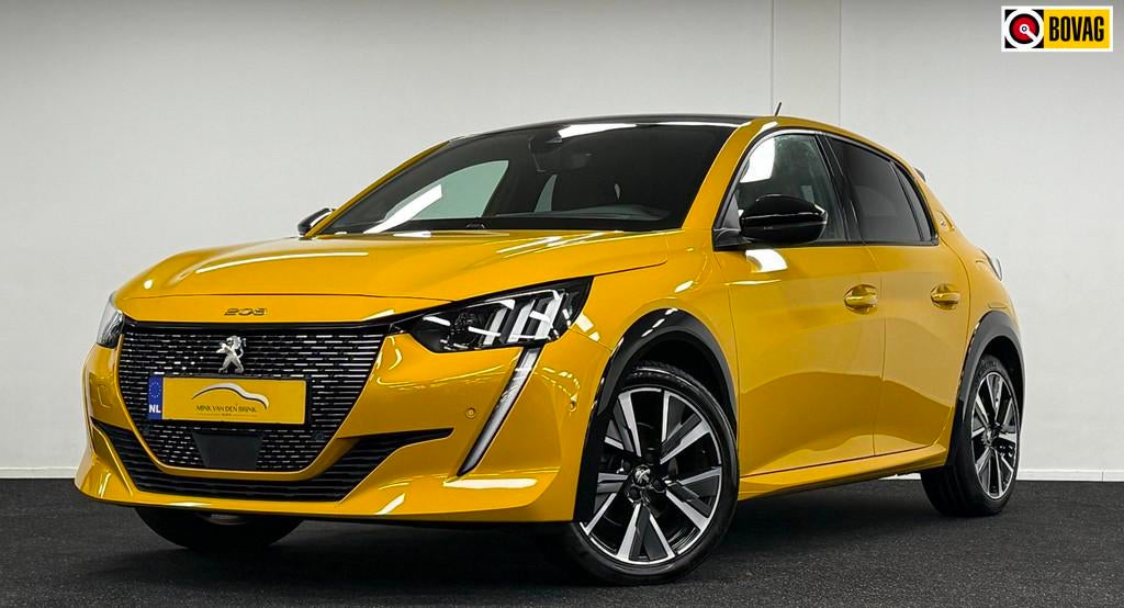 Peugeot 208 1.2 PureTech GT*131PK*DealerOh*Automaat*Navi*Cam, Auto's, Gebruikt, Zwart, 1133 kg, Leder en Stof