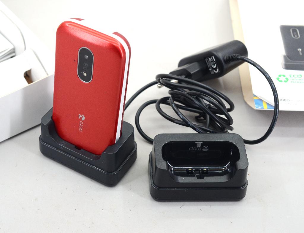 DORO 6820 klaptelefoon 4G met camera voor senioren, Gebruikt, Inklapmodel, Ophalen of Verzenden, Minder dan 3 megapixel