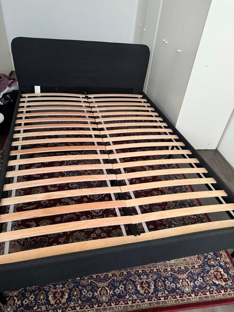 IKEA SLATTUM bed 140x200, Ophalen, Zwart, Tweepersoons, 140 cm