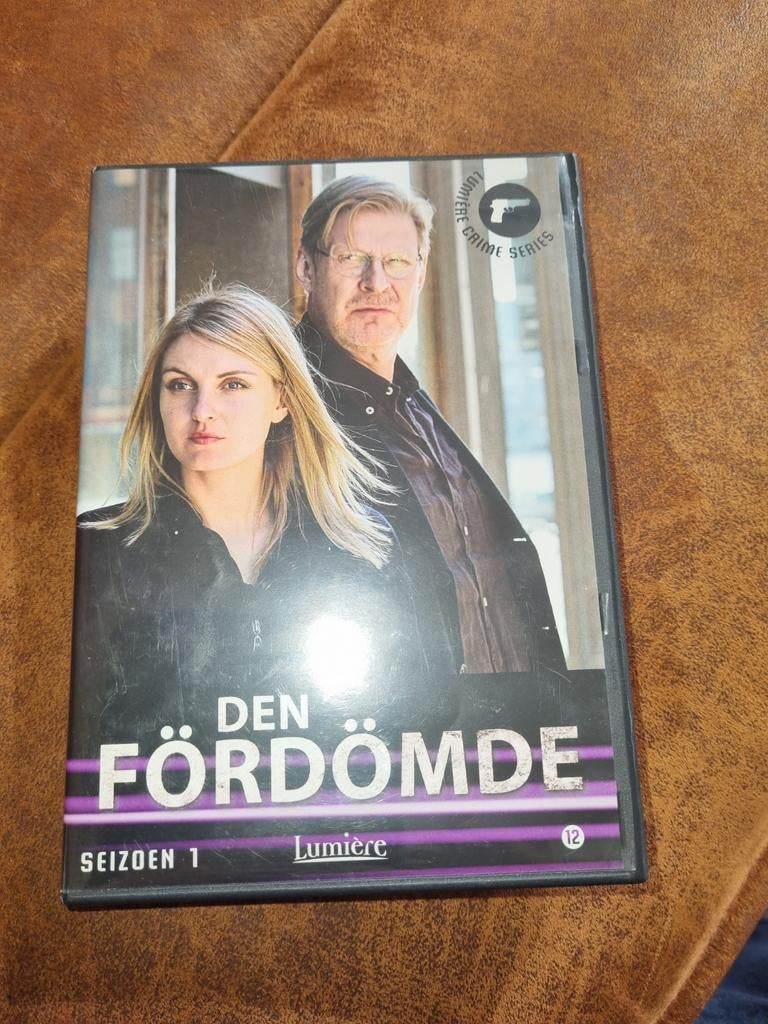 Den Fördömde Seizoen 1 DVD - Lumière Crime Series, Cd's en Dvd's, Vanaf 12 jaar, Ophalen of Verzenden, Gebruikt
