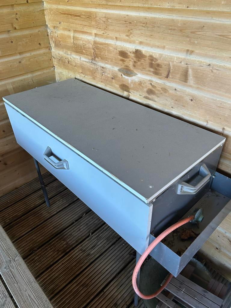 Buitenkeuken / bermkeuken  met gasfornuis en spoelbak, Ophalen, Gebruikt, Gas, Vrijstaand