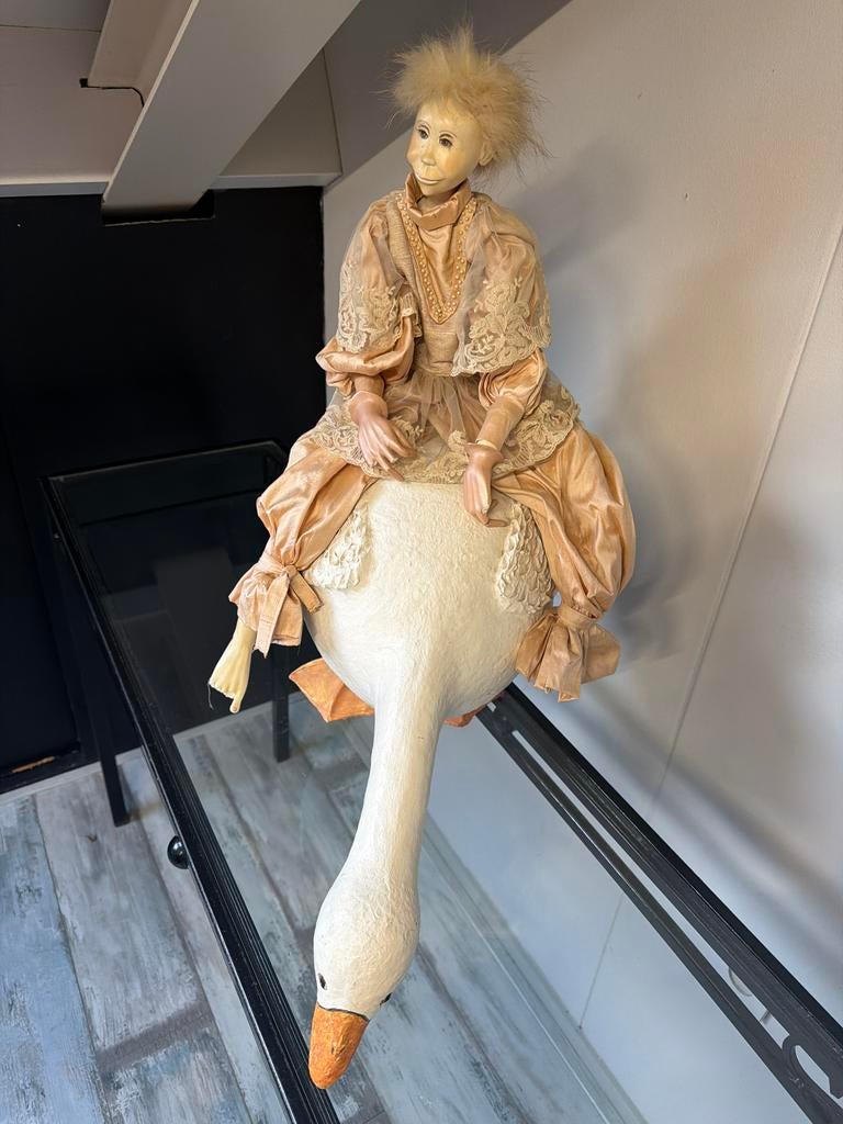 Pop met gans - Uniek decoratiestuk met kleine imperfecties, Ophalen, Gebruikt, Pop