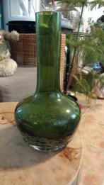 Groene vaas, Huis en Inrichting, Woonaccessoires | Vazen, Ophalen of Verzenden, Minder dan 50 cm, Groen, Glas