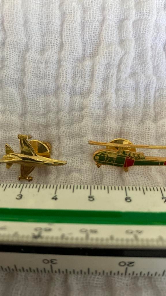 Zeldzame Squadron Pins Leeuwarden - F16 & Alouette heli, Verzamelen, Ophalen of Verzenden, Speldje of Pin