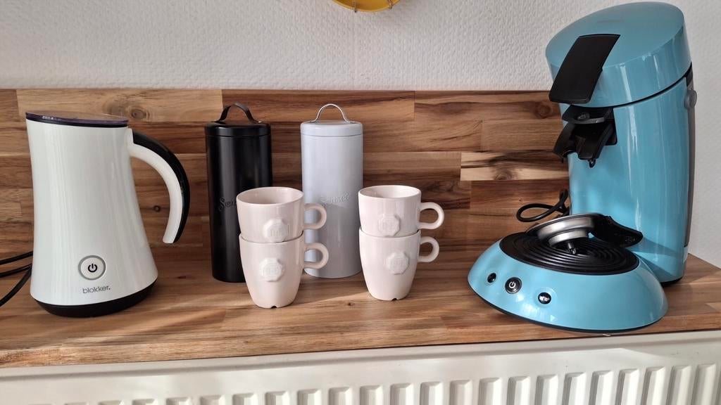 Senseo koffiezetapparaat / Blokker melkopschuimer / kopjes, Ophalen, Zo goed als nieuw, Koffiemachine, Koffiepads en cups