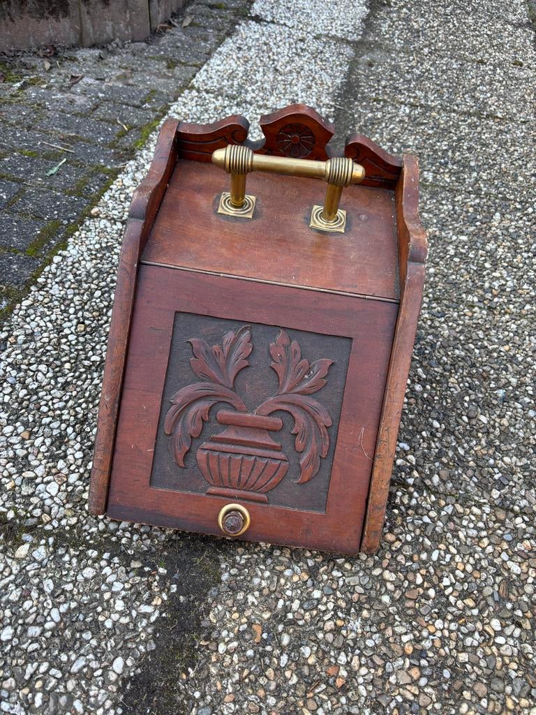 Antieke kolenkit/haardhoutbak met houtsnijwerk, Ophalen of Verzenden