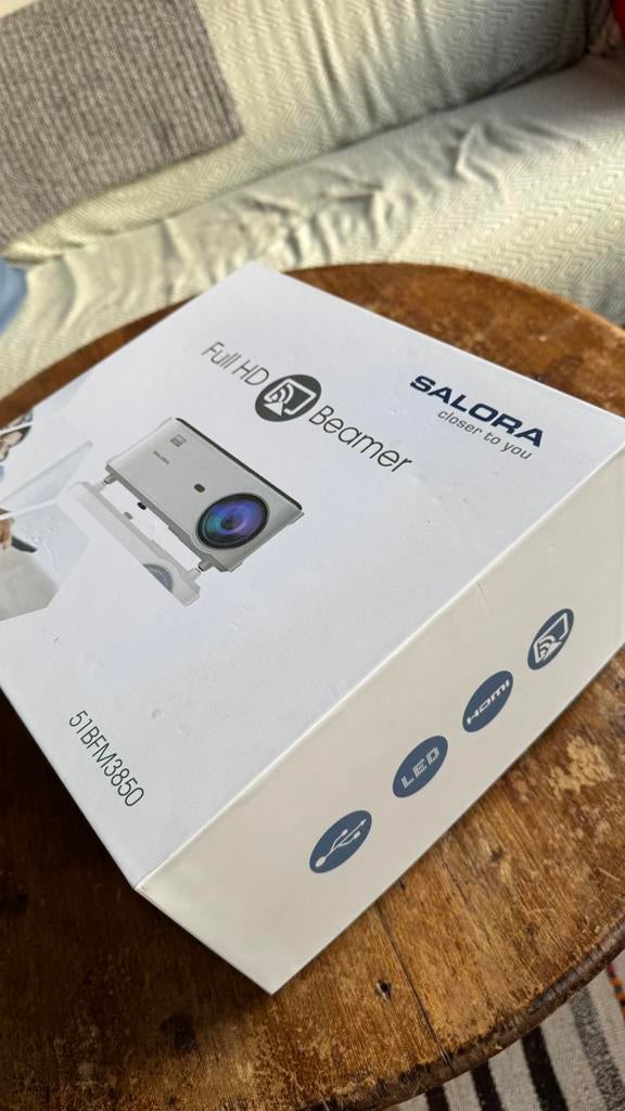 Salora full hd beamer, Audio, Tv en Foto, Beamers, Ophalen of Verzenden, Zo goed als nieuw, LED