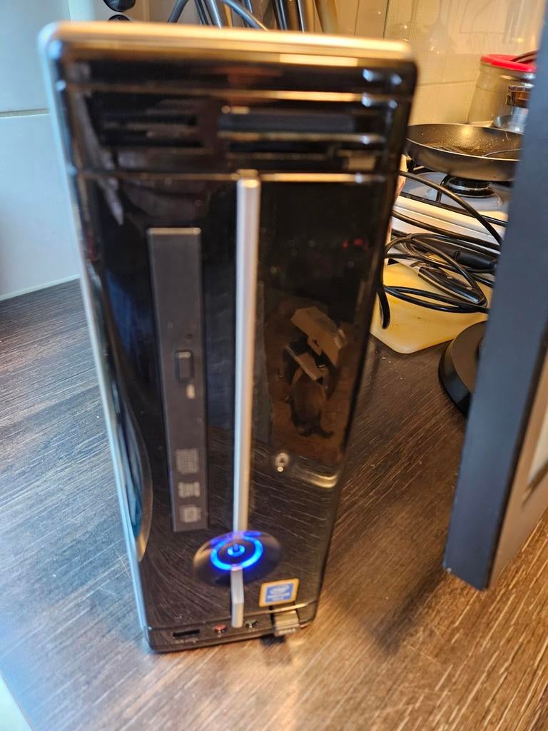 Micro PC Intel Gold G5400 complete set, Computers en Software, Desktop Pc's, Zo goed als nieuw, Minder dan 2 Ghz, SSD, Ophalen of Verzenden