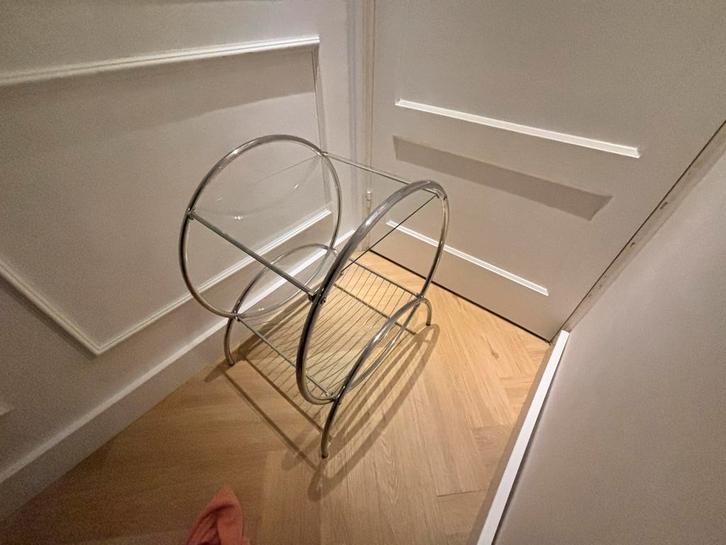 Stijlvol metalen rek / bijzettafel met glas – modern design, Huis en Inrichting, Woonaccessoires | Wijnrekken, Zo goed als nieuw