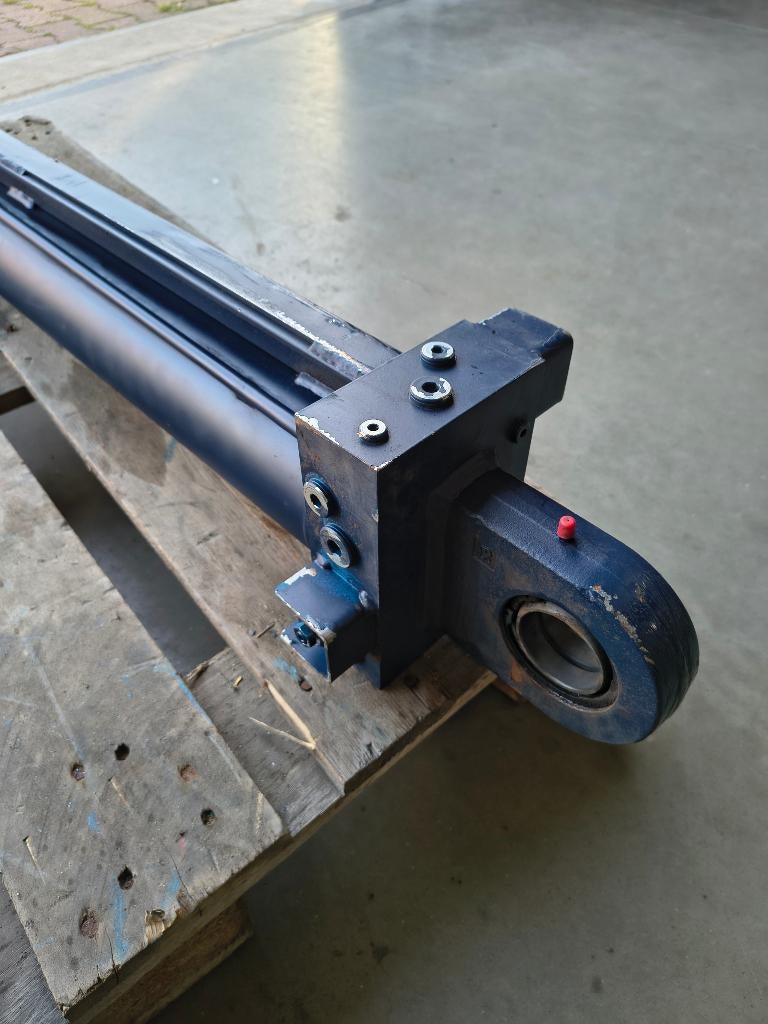 Hydrauliek cilinder, Ophalen, Zo goed als nieuw