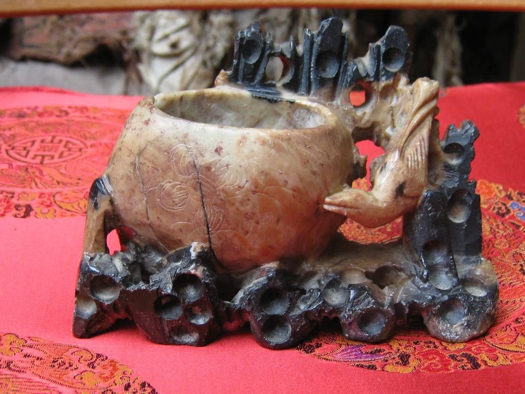 Chinees beige/zwart speksteen penselenpotje vogel, Verzenden