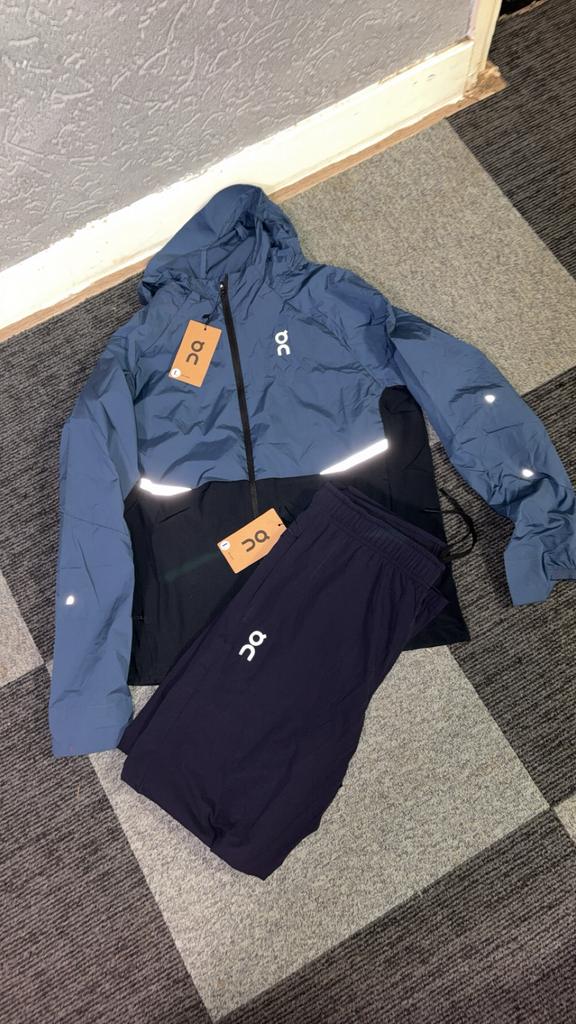 Oncloud trainings pak, Kleding | Heren, Sportkleding, Nieuw, Ophalen of Verzenden, Algemeen, Maat 48/50 (M)