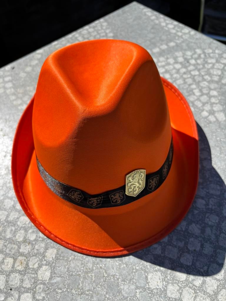 Originele Oranje KNVB hoed met lint en speldje, Ophalen of Verzenden, Nieuw, One size fits all, Hoed