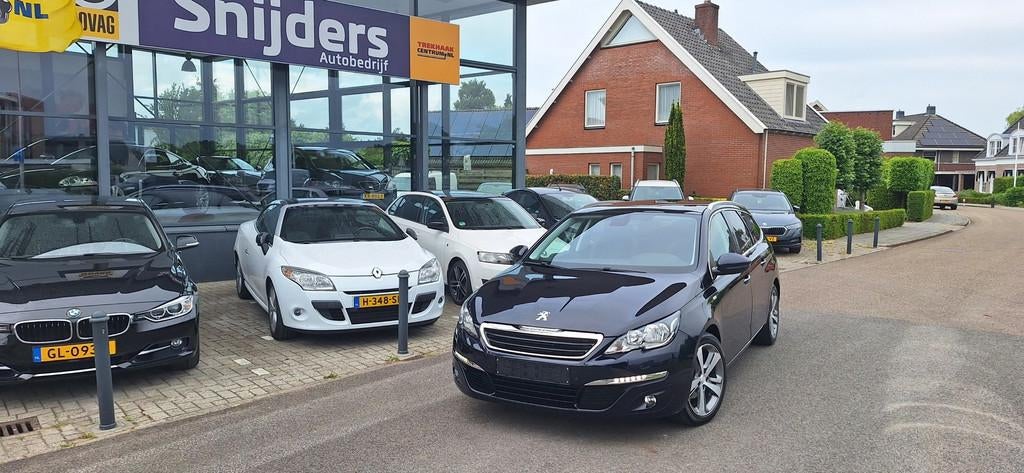 Peugeot 308 1.2 PureTech Allure PANO/NAVI, Gebruikt, Euro 6, 1199 cc, 1165 kg