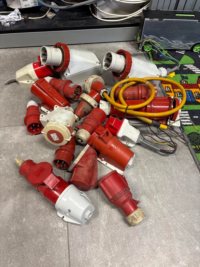 Diverse CEE stekkers 63A, 32A en 16A - Losse verkoop, Ophalen, Zo goed als nieuw