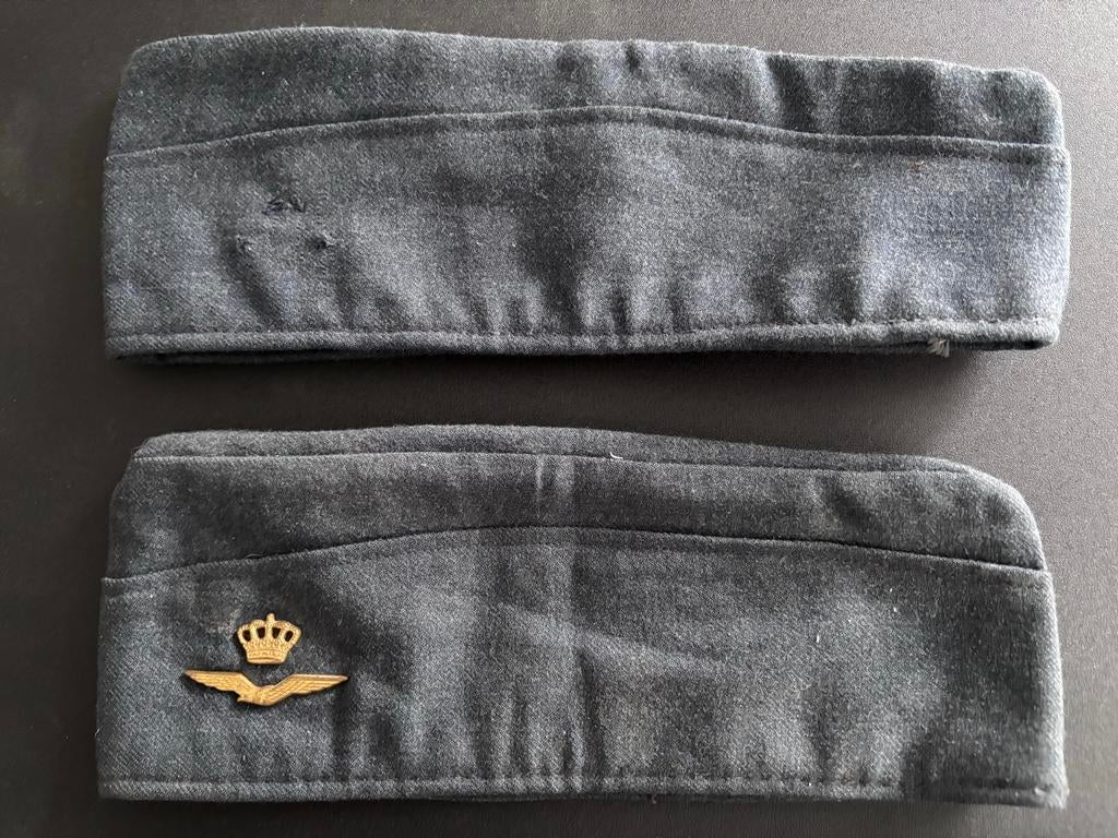2x Nederlandse luchtmacht ‘schuitjes’…, Ophalen of Verzenden, Luchtmacht, Duitsland, Helm of Baret