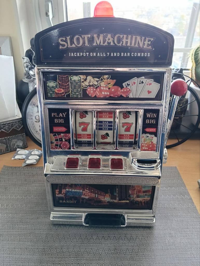 Gokkast slot machine jackpot leuk sparen, Verzamelen, Automaten | Gokkasten en Fruitautomaten, Euro, Ophalen of Verzenden, Gebruikt