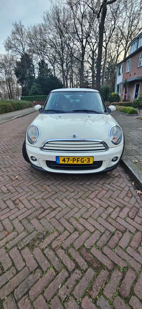 Mini (r56) 1.6 75pk 2011 Wit, Auto's, Mini, Voorwielaandrijving, 4 stoelen, Wit, Origineel Nederlands