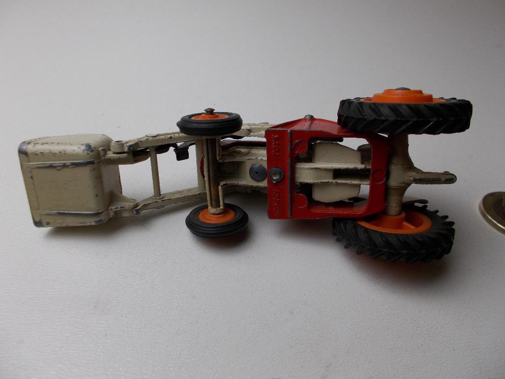 1961 Corgi Toys 53 MASSEY FERGUSON + SHOVEL! (Opknapper), Ophalen of Verzenden, Gebruikt, Tractor of Landbouw, Corgi