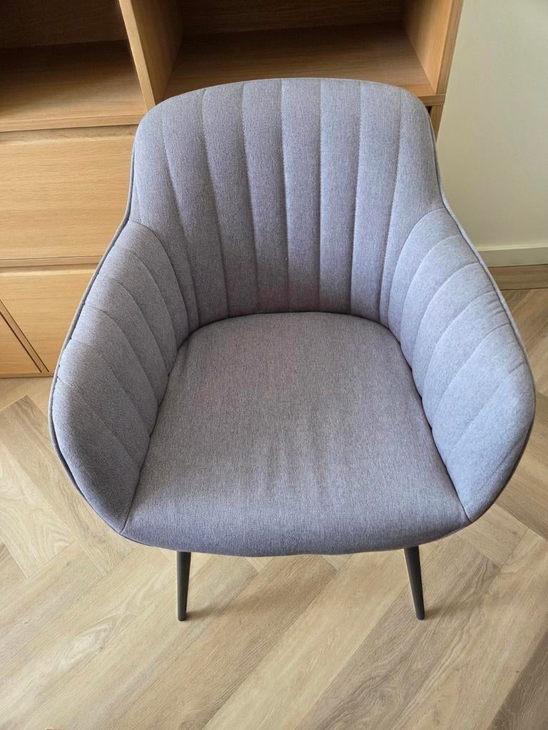 Comfortabele grijze stoel, Huis en Inrichting, Stoelen, Ophalen, Modern, Scandinavisch, Zo goed als nieuw, Stof