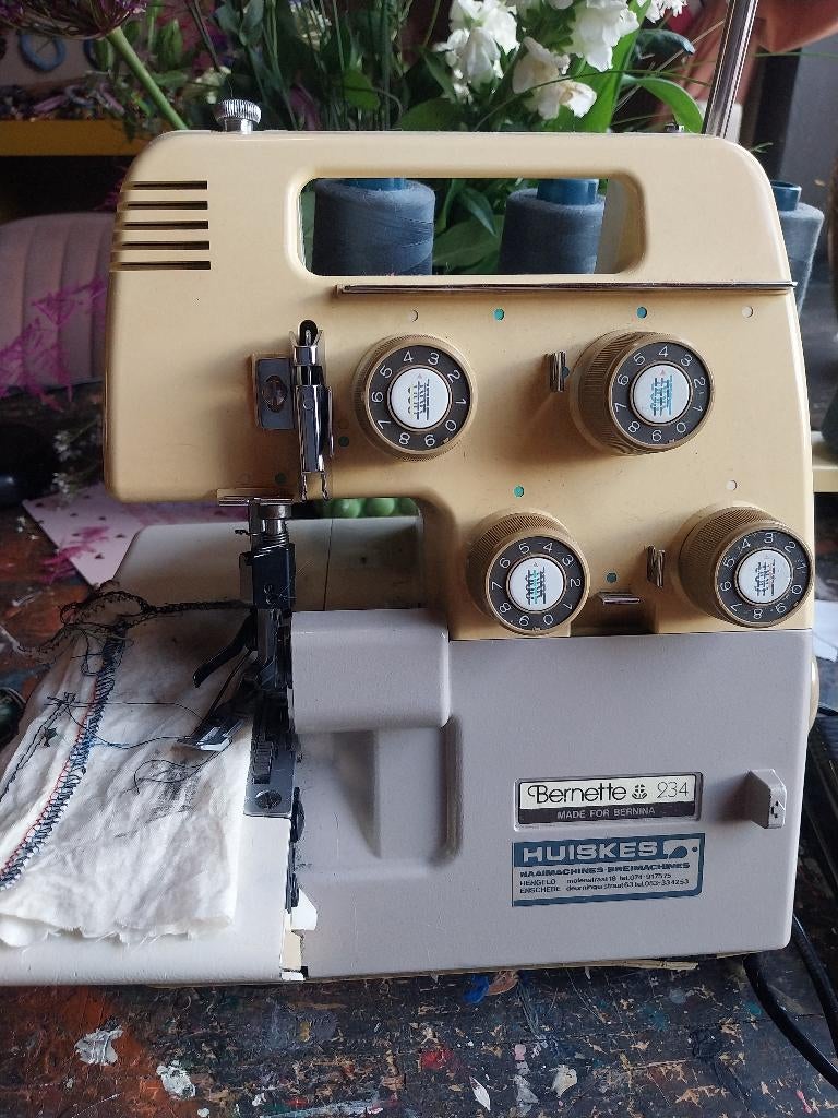 Perfect werkende Bernina Locknaaimachinene, Ophalen, Gebruikt, Bernina, Lockmachine