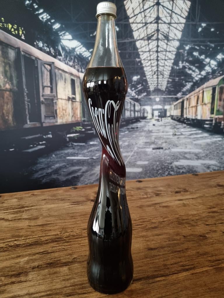 Zeldzame Coca-Cola fles met gedraaid ontwerp, Verzamelen, Merken en Reclamevoorwerpen, Ophalen of Verzenden, Gebruikt, Overige typen