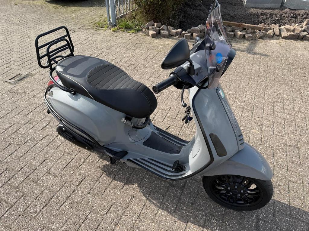 Vespa Sprint Nardo Grey 2016 | 15.606km, Ophalen, Gebruikt, Benzine, Vespa