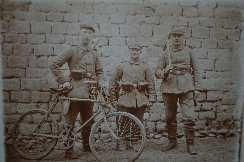 duitsland ww1 kabinetfoto soldaten met fiets, Verzamelen, Militaria | Algemeen, Ophalen of Verzenden, Overige soorten, Duitsland