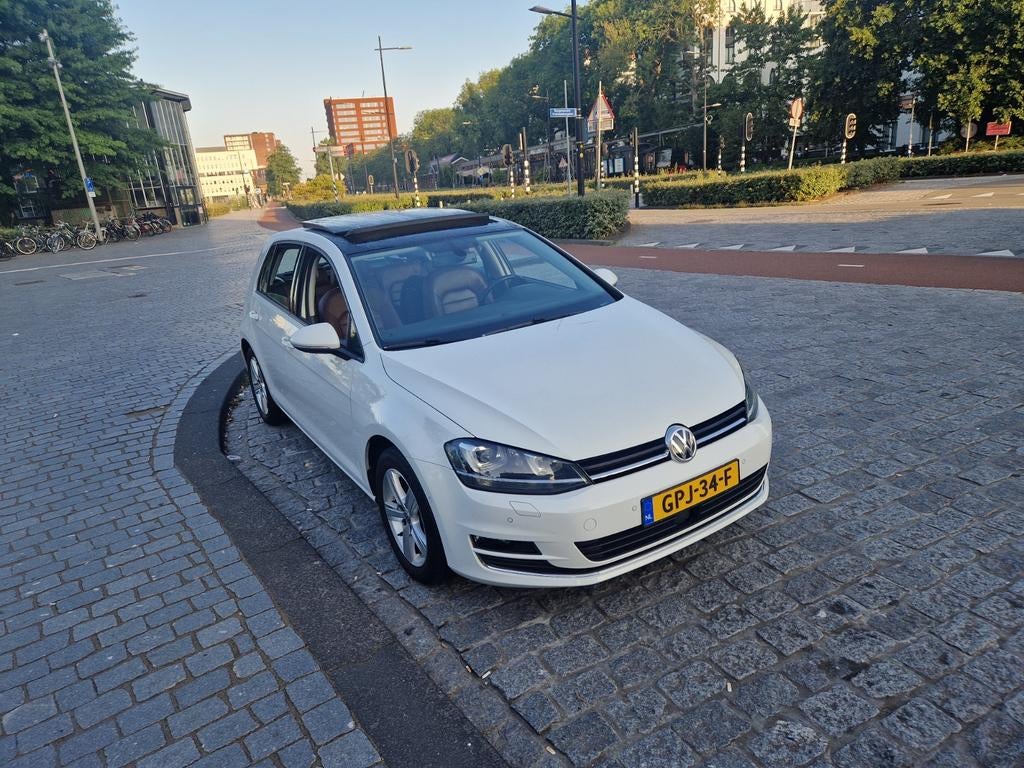 Volkswagen Golf 1.4 TSI 90KW 5D 2015 Wit, Voorwielaandrijving, 1147 kg, 4 cilinders, 620 kg