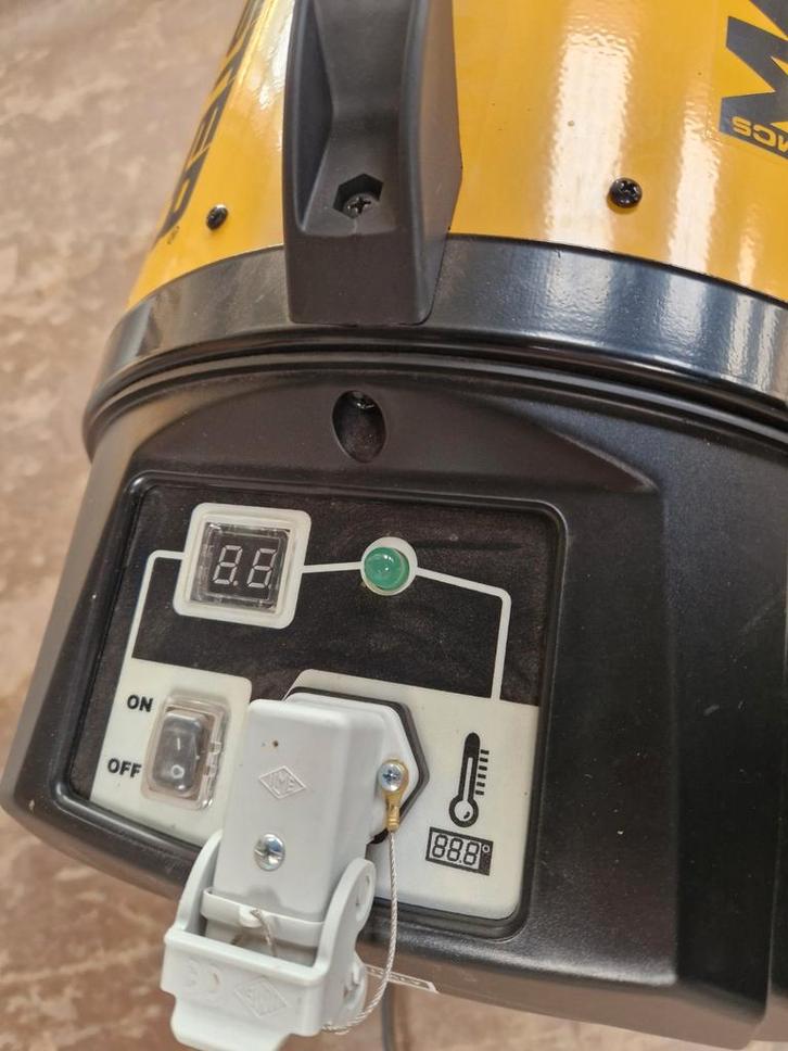 Master XL 61 Diesel Kachel met Thermostaat - 17 kW, Doe-het-zelf en Verbouw, Verwarming en Radiatoren, Zo goed als nieuw, Kachel