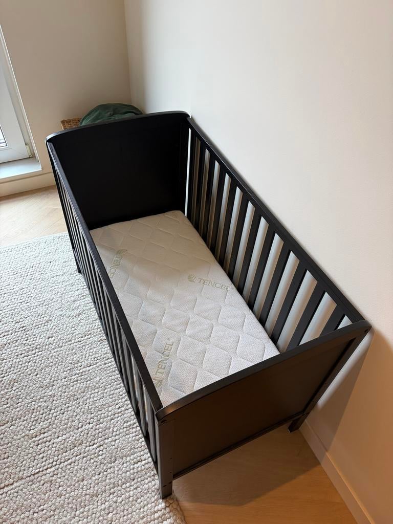 Prenatal Ledikant Skye Zwart 60x120cm + Matras - Nette Staat, Ophalen, Zo goed als nieuw, Ledikant