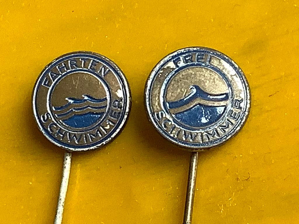 2x speldje zwemmen Duitsland, Verzamelen, Speldjes, Pins en Buttons, Ophalen of Verzenden, Gebruikt, Sport, Speldje of Pin