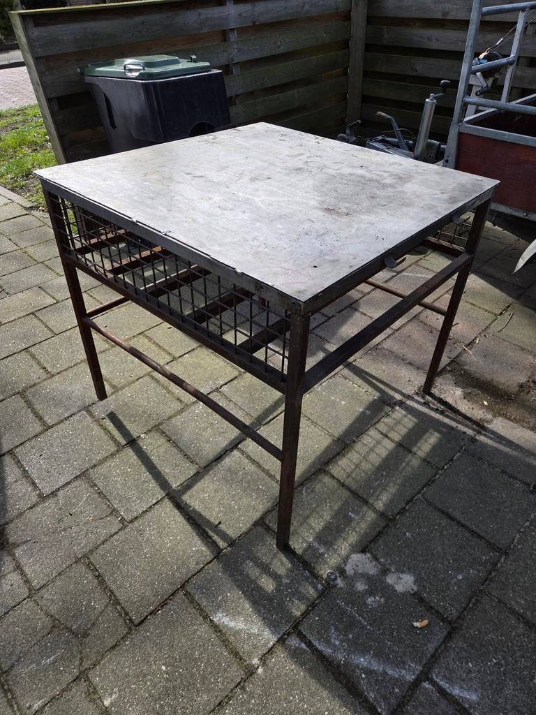 Stevige lastafel / werkbank met rooster onderblad, Doe-het-zelf en Verbouw, Werkbanken, Ophalen of Verzenden, Zo goed als nieuw