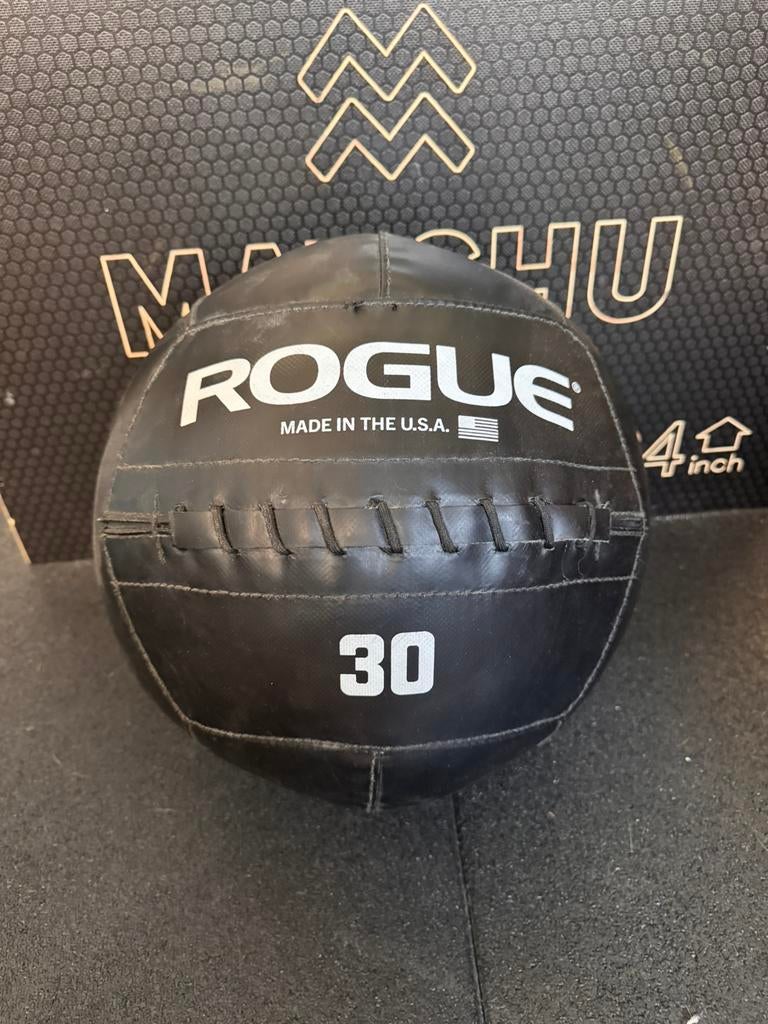 Rogue medicijnbal / wallball 13.6kg, Sport en Fitness, Fitnessmaterialen, Ophalen of Verzenden, Zo goed als nieuw, Benen, Medicijnbal