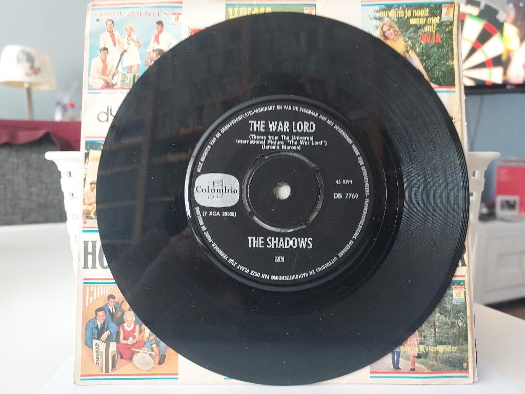 7" Single The Shadows - The War Lord / I Wish I Could Shimmy, Cd's en Dvd's, Vinyl Singles, Gebruikt, 7 inch, Single, Ophalen of Verzenden