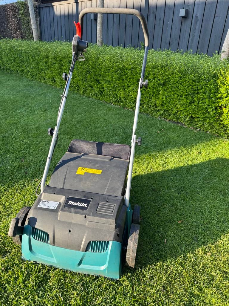 Makita UV3200 Verticuteermachine - Elektrisch, Tuin en Terras, Verticuteermachines, Gebruikt, Elektrisch, Ophalen of Verzenden