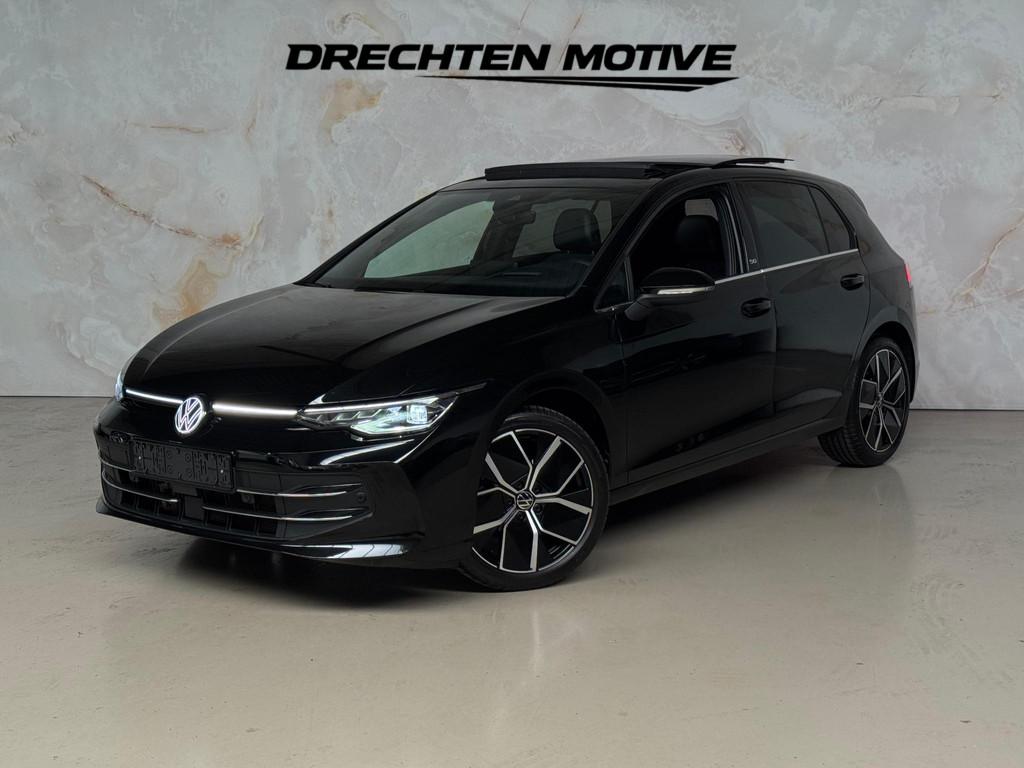 Volkswagen Golf 1.5 eTSI 50 Edition / Pano / Massage / Head-, 4 cilinders, 150 pk, Zwart, Bedrijf