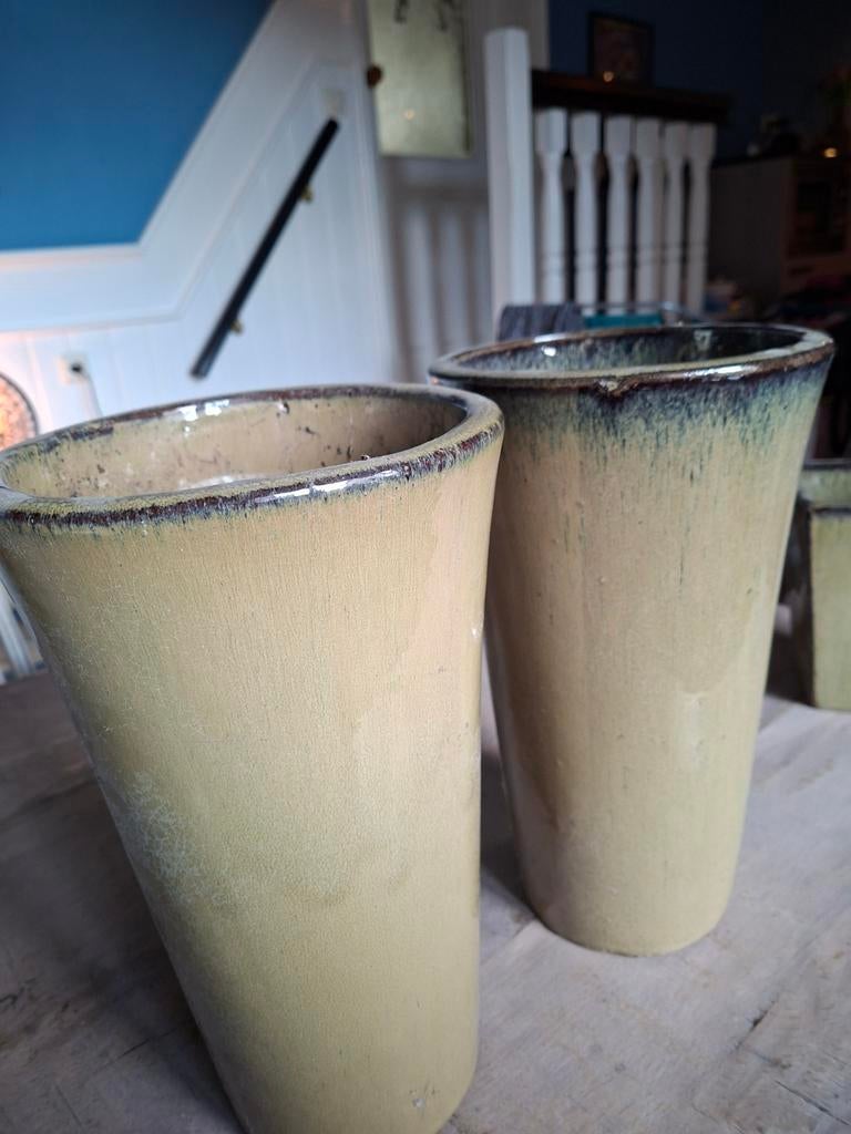 2 prachtige geglazuurde bloempotten vaasmodel, Tuin en Terras, Rond, Ophalen of Verzenden, Zo goed als nieuw, Aardewerk