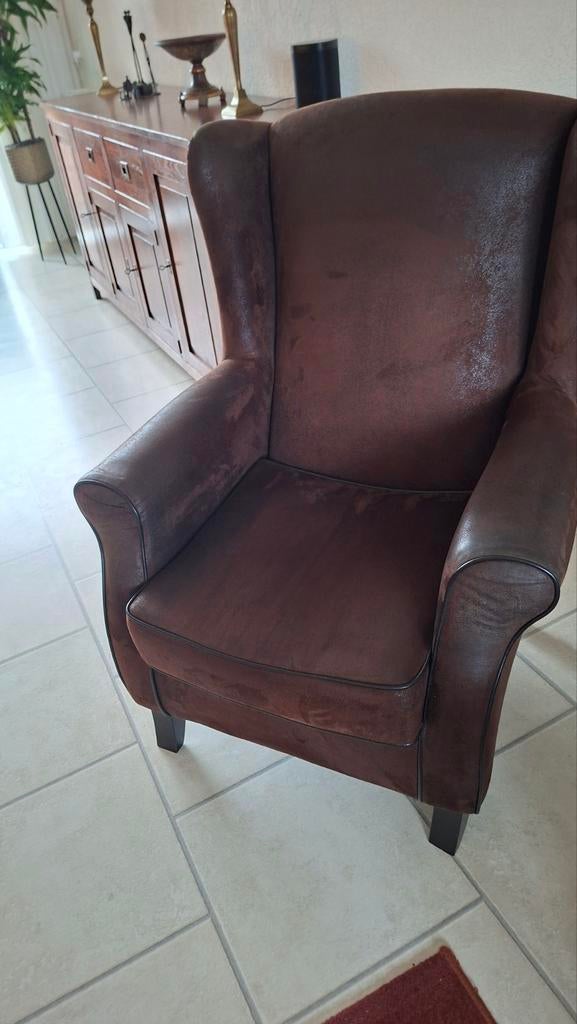 Gemakkelijke  donkerbruine stoel. Bekleding soort suedine., Huis en Inrichting, Fauteuils, Ophalen, Zo goed als nieuw, 75 tot 100 cm