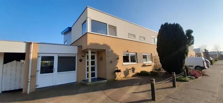 huis te koop, Huizen en Kamers, Huizen te koop, Flevoland, 200 tot 500 m², Twee onder één kap, B