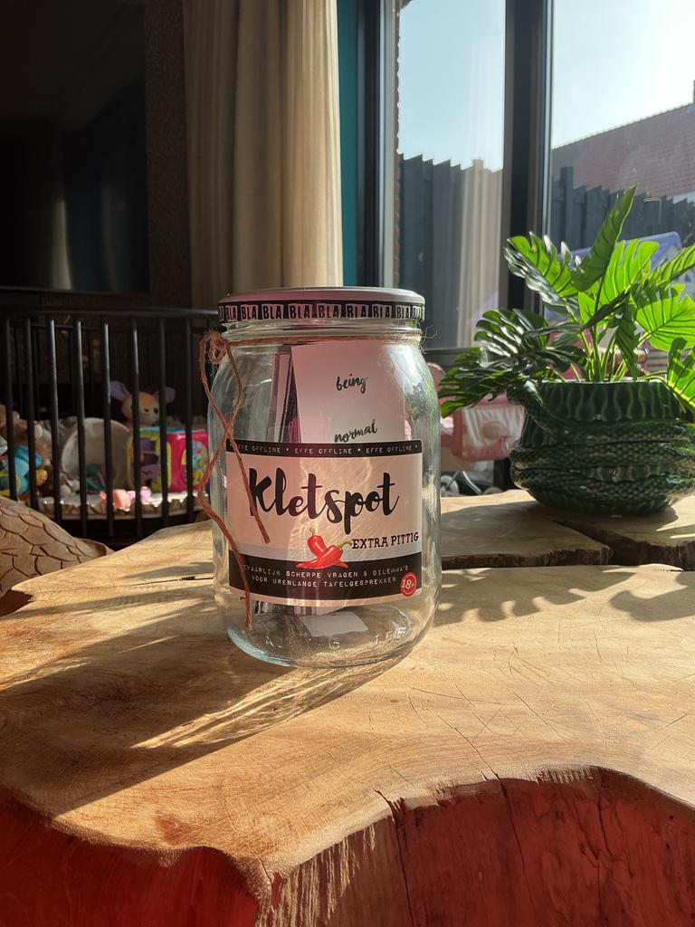 Kletspot Extra Pittig - Voor urenlange tafelgesprekken, Drie of vier spelers, Ophalen of Verzenden, Zo goed als nieuw