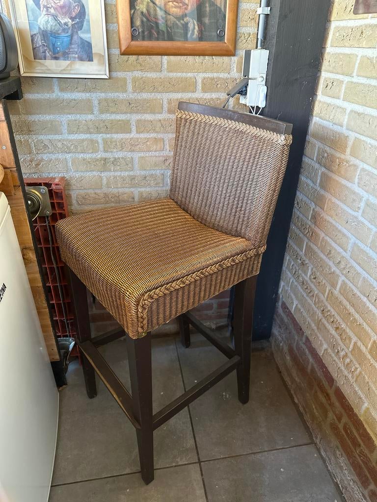 Loom barkruk van eikenhout met rieten zitting, Gebruikt, Met voetsteun, Ophalen of Verzenden, Hout