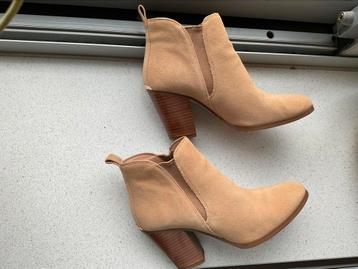 Michael Kors Enkellaars beschikbaar voor biedingen