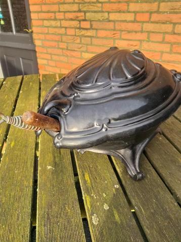 Oude Kolenkit met pook. beschikbaar voor biedingen