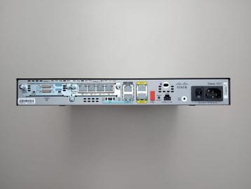 Cisco 1921 router met EHWIC 4ESG en HWIC 2A/S beschikbaar voor biedingen
