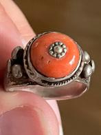 Antiek zilveren  ring met bloedkoraal, Ophalen of Verzenden, Zilver, Ring